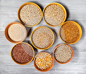 Various wholegrain grains in round ceramic bowls