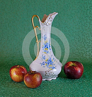 Vase and apples