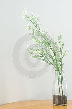 A vase of flolwers on the wooden table