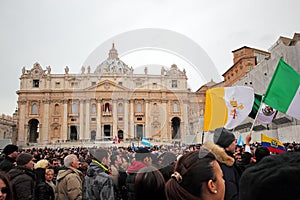 Crowd in St. Peter Square before Angelus of Pope Francis I