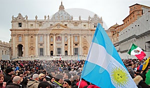 Crowd in St. Peter Square before Angelus of Pope Francis I