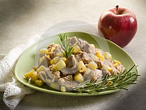 Veal stew with apple