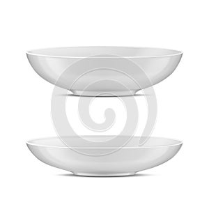 Vector 3d realistic porcelain tureens, white dishes