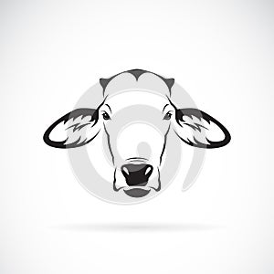 Vector of a cow head design on white background. Farm Animal. Cows logos or icons. Easy editable layered vector illustration