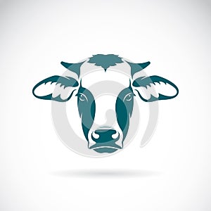 Vector of a cow head design on white background. Farm Animal. Cows logos or icons. Easy editable layered vector illustration