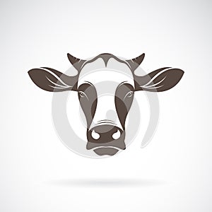 Vector of a cow head design on white background. Farm Animal. Cows logos or icons. Easy editable layered vector illustration