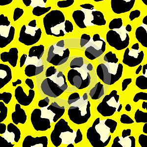 Vector illustration leopard print seamless pattern. Yellow hand drawn background.