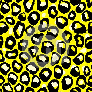 Vector illustration leopard print seamless pattern. Yellow hand drawn background.