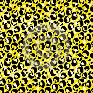 Vector illustration leopard print seamless pattern. Yellow hand drawn background.