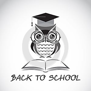 Vector image of an owl glasses with college hat