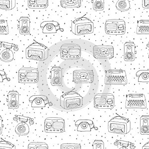 Vector retro seamless pattern with antique tech, radio and typewriter outline on the dotted background