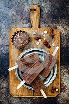 Vegan banana chocolate fudge popsicles with homemade hazelnut spread. Creamy dairy free ice pops, nicecream, fudgesicles.