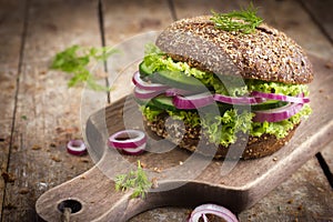 Vegan rye burger with fresh vegetables