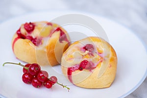 Vegan yeast pastry filled with redcurrants