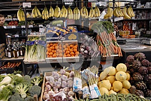 VEGES AND FRUIT SHOP