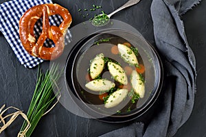 Vegetable bouillon with semolina dumplings