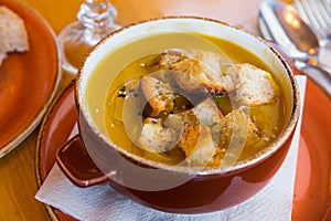 Vegetable cream soup with croutons