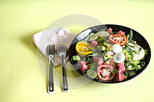 Vegetable salad on a black plate Weight loss concept Healthy food photo