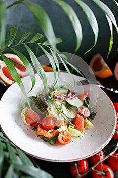 Vegetable salad with grapefruit and salmon