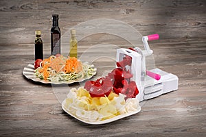 Vegetable slicer and vegetable salad