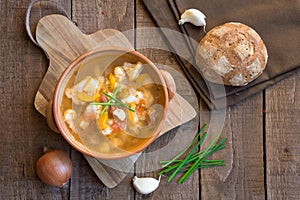 Vegetable soup with bread