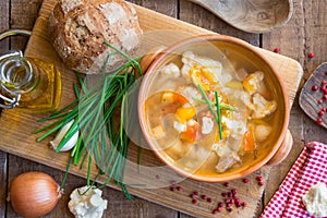 Vegetable soup with bread