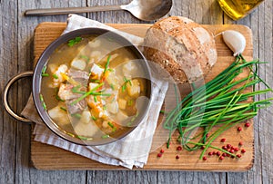 Vegetable soup with bread