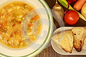 Vegetable soup with fresh vegetables