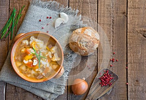Vegetable soup with bread