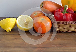 Vegetables include tomatoes,lemon
