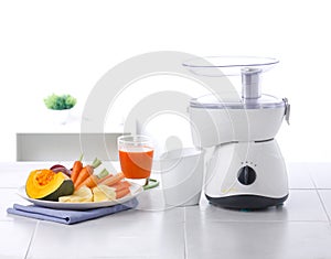 Vegetables and juice blender machine