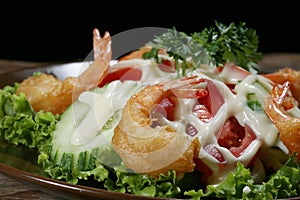Vegetables salad,fried shrimp