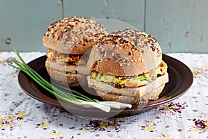 Vegetarian burgers with wholegrain buns, tofu and vegetables