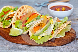 Vegetarian fajitas with tofu and vegetables.