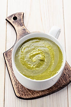 Vegetarian green pea soup