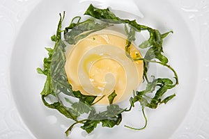 Vegetarian pasta starter with ravioli and rucola