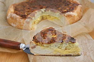 Vegetarian quiche with yeast dough