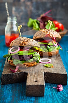 Veggie beet and quinoa burger