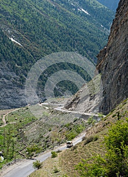 Vehical on the road to Rohtang pass in June