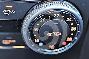 Vehicle climate control dial