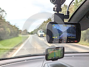 Vehicle dash cam video recorder