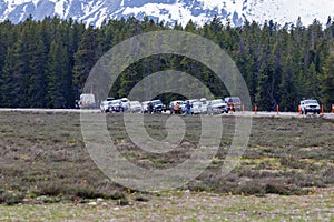 Vehicles and photographers at a distance near Pilgrim Creek