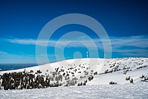 Velká luka a Křížava vrchy z vrchu Veterne v zimě pohoří Malá Fatra na Slovensku