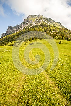 Veľký Rozsutec sa nachádza v pohorí Malá Fatra. Horská krajina Slovenska.