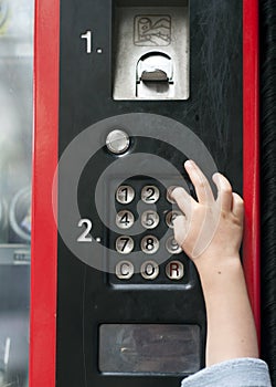 Vending machine dial