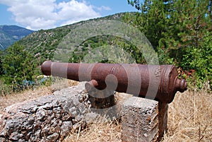 Venetian cannon above Loutsa at Vathi, Ithaca