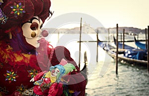 Benátsky karneval klaun gondoly 