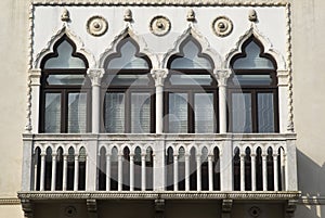 Venetian-style windows