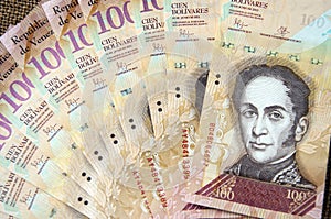 100 Venezuelan bolivares bank note photo