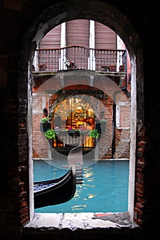 Podél kanálu v Benátkách.